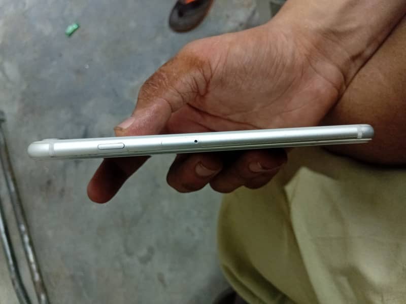 Apple iPhone 8 Plus 1