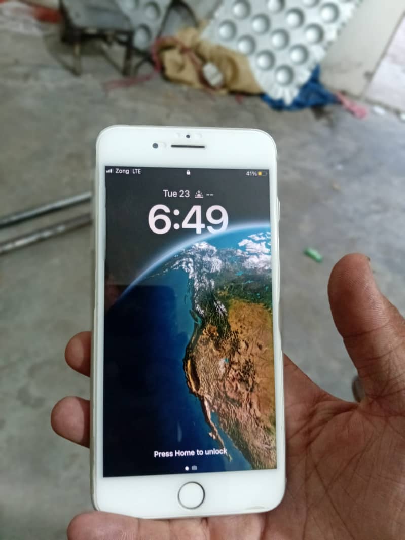 Apple iPhone 8 Plus 3