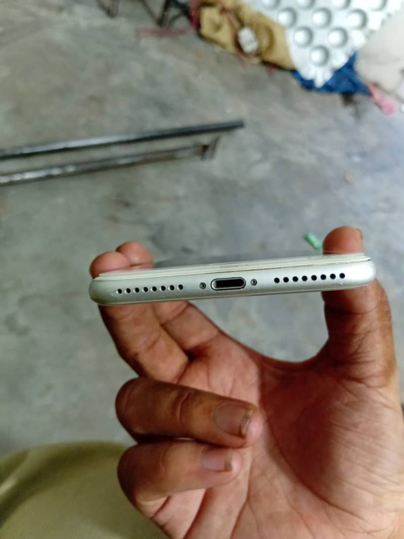 Apple iPhone 8 Plus 5