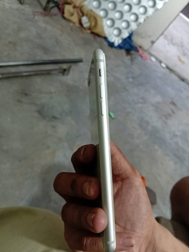 Apple iPhone 8 Plus 6