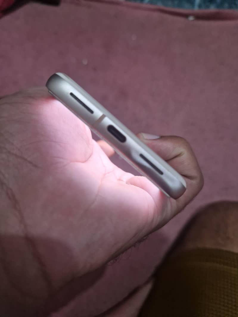 Google Pixel 8 5