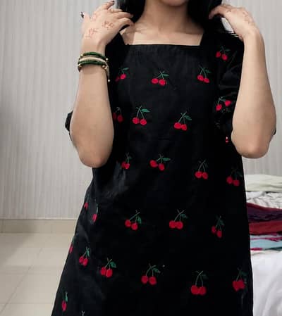Perfect dress. Farshi shalwar with short shirt. Model height is 5.3