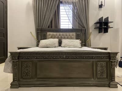 Shishum Bed with side tables