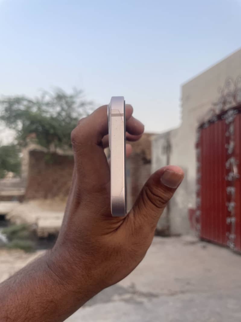 Apple iPhone 13 2