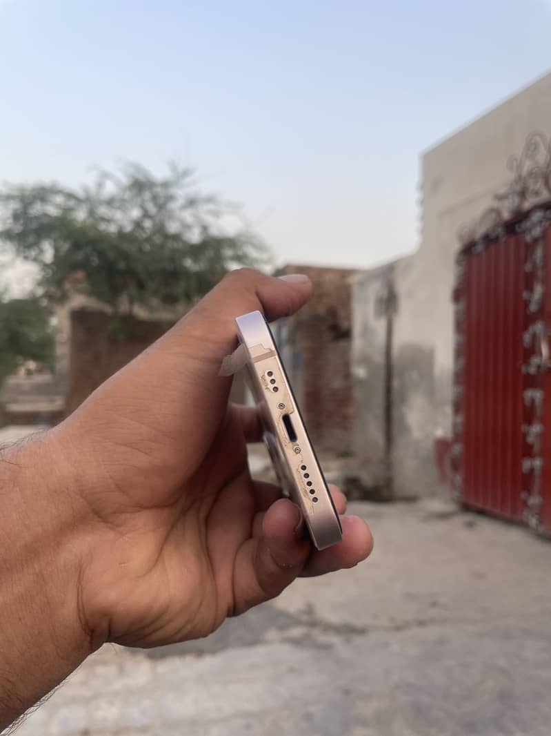 Apple iPhone 13 3