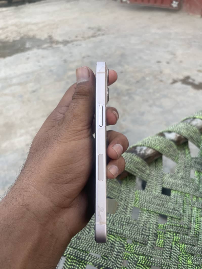 Apple iPhone 13 5