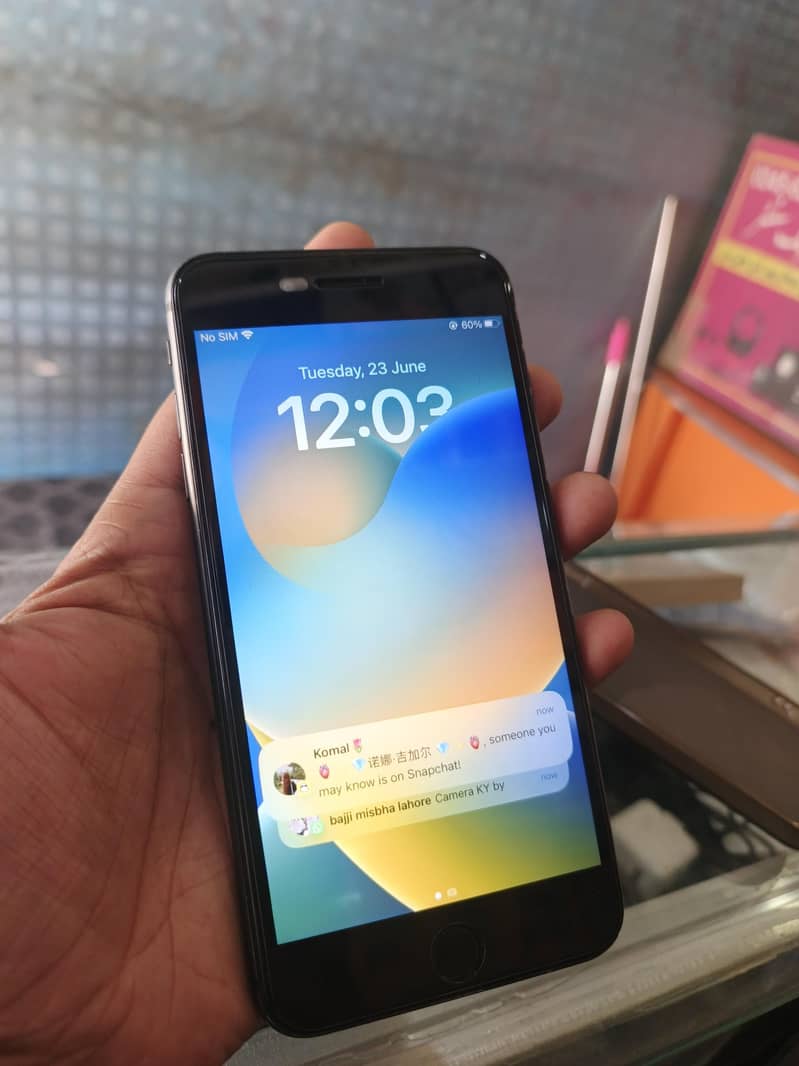 Apple iPhone 8 Plus 1