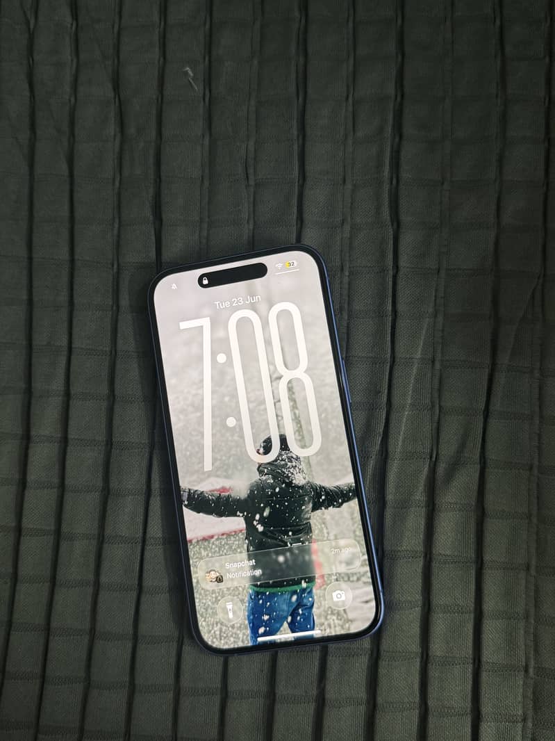 Apple iPhone 16 1