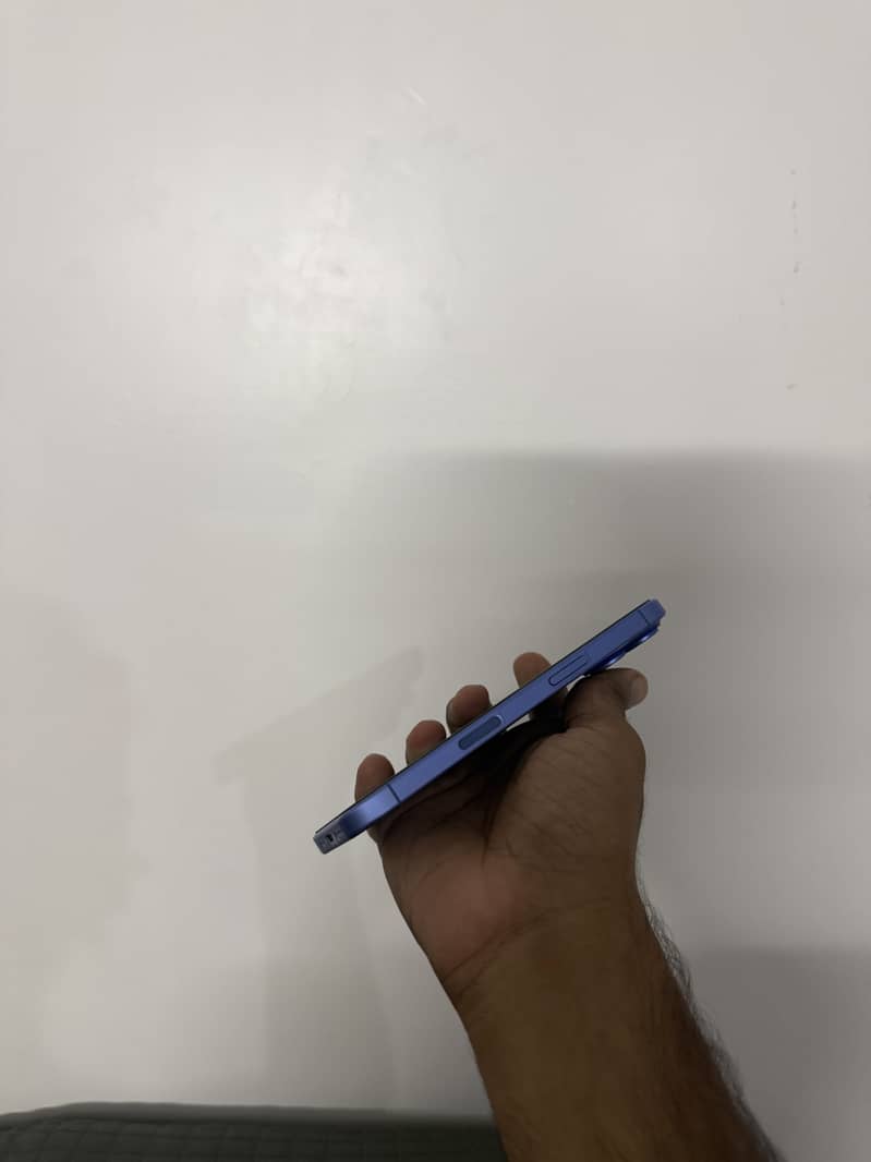 Apple iPhone 16 2