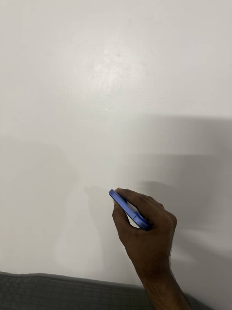 Apple iPhone 16 3