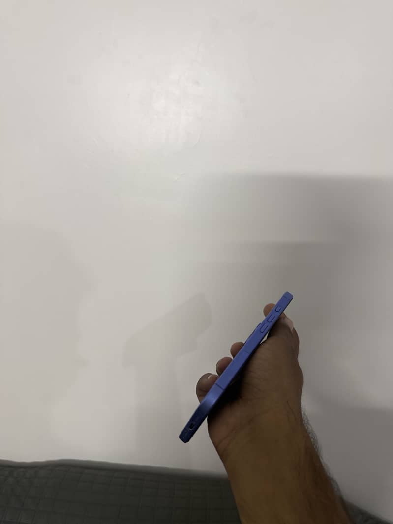 Apple iPhone 16 5