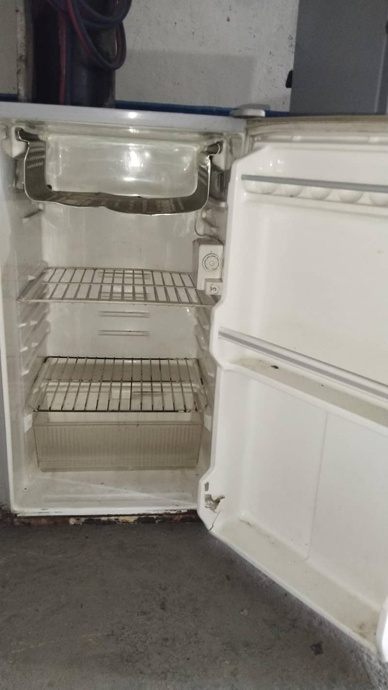Singer Fridge 1