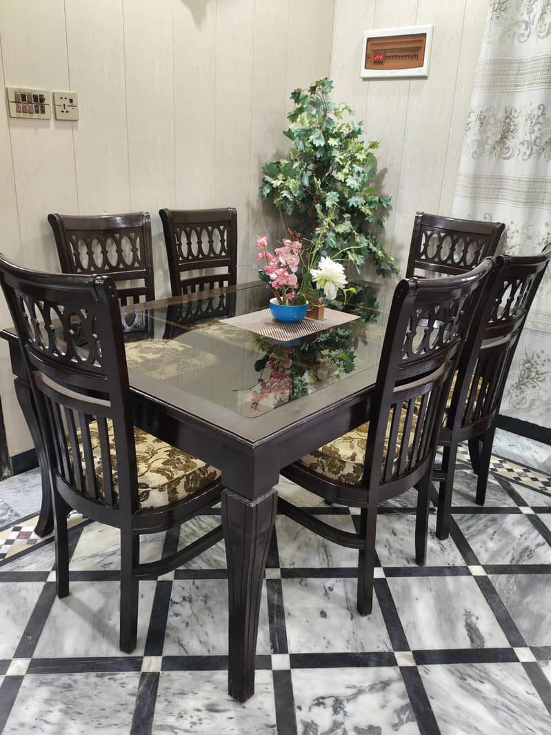 Dining Table 0