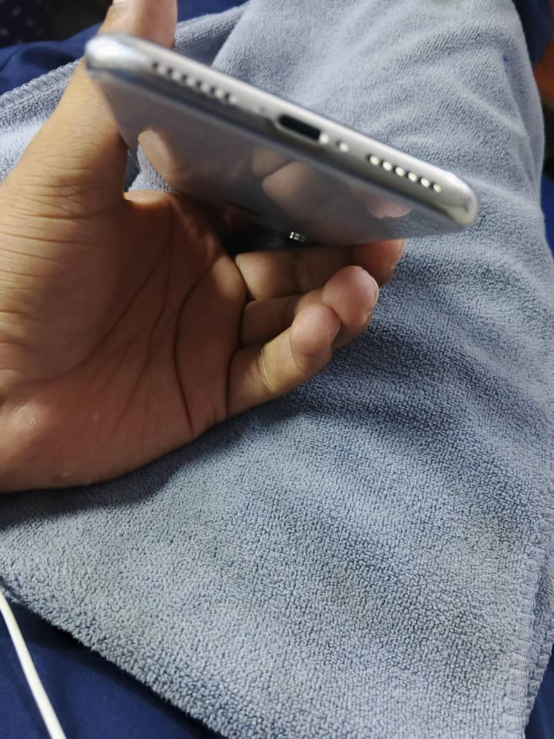 Apple iPhone X 3