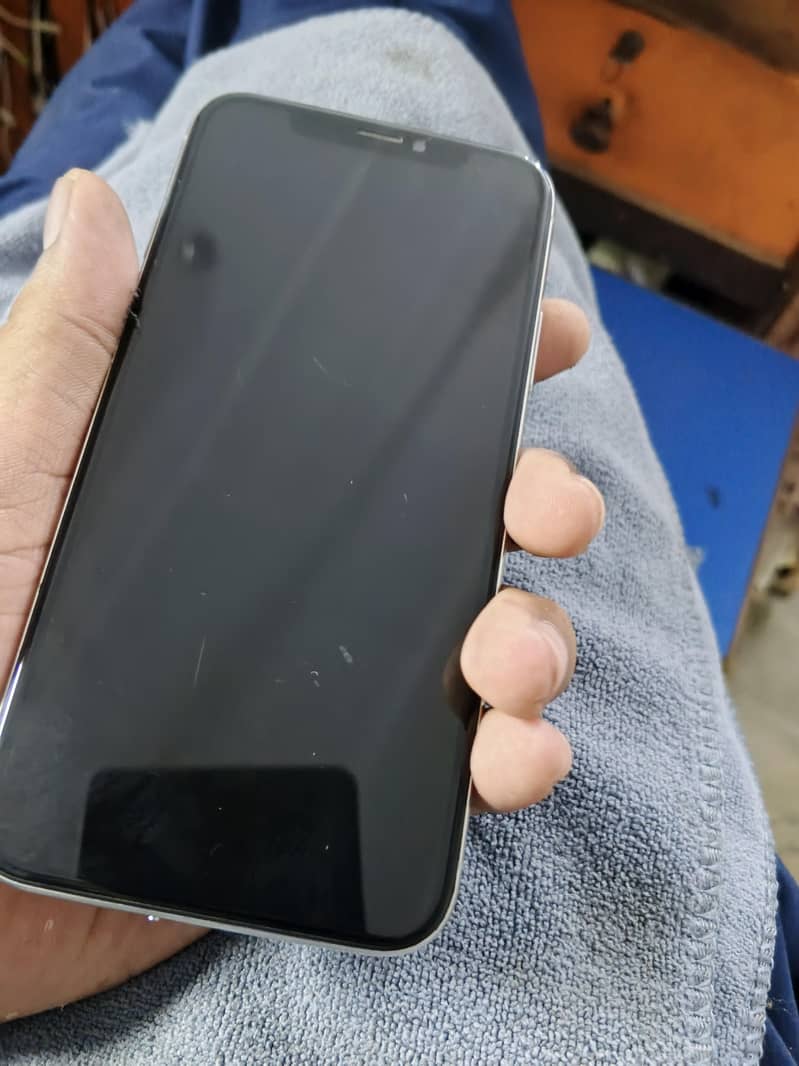 Apple iPhone X 5