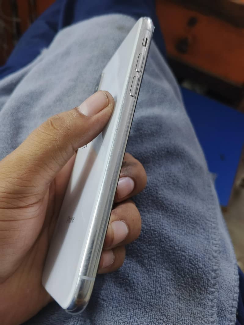 Apple iPhone X 6