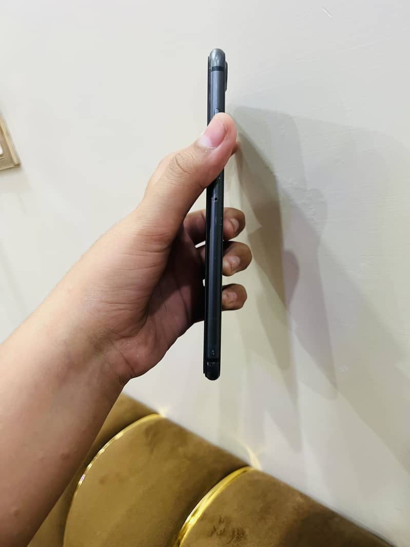 Apple iPhone 8 Plus 3