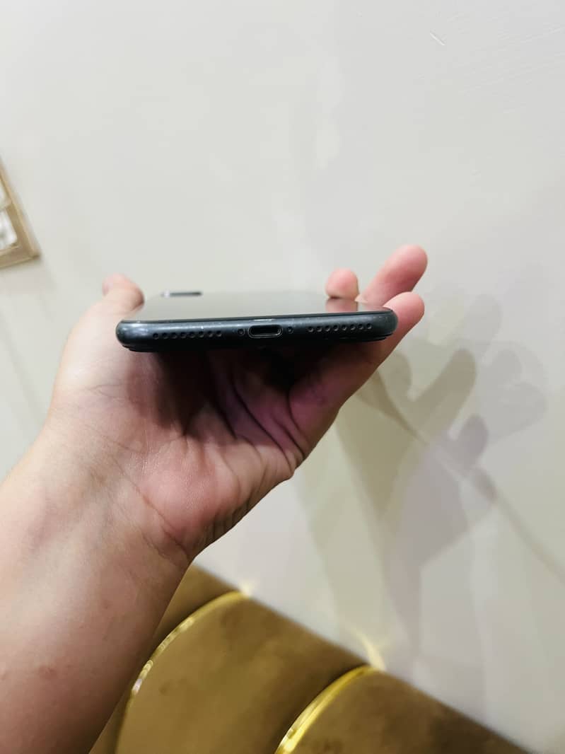 Apple iPhone 8 Plus 4