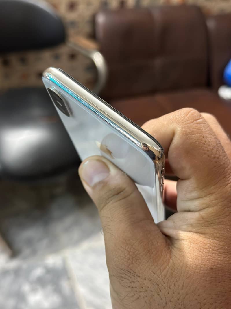 Apple iPhone X 11