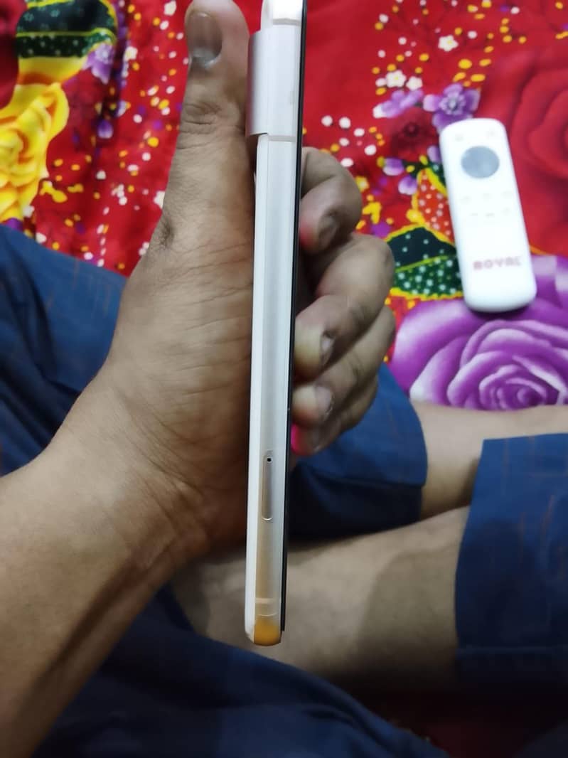 Google Pixel 8 4