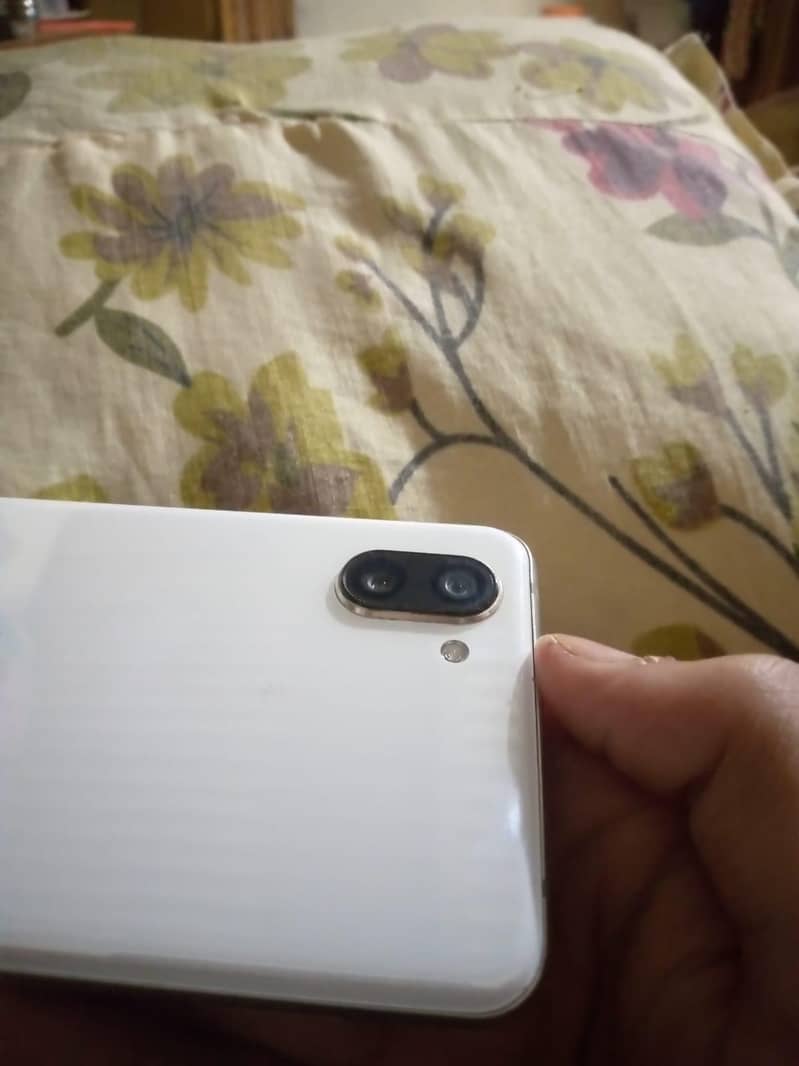 Sharp Aquos R3 1
