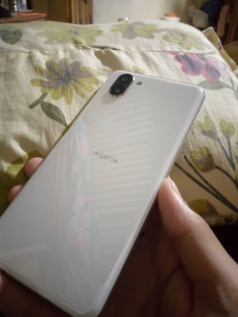Sharp Aquos R3 2
