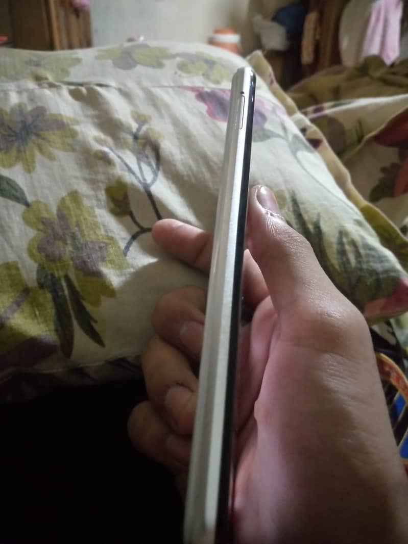 Sharp Aquos R3 3