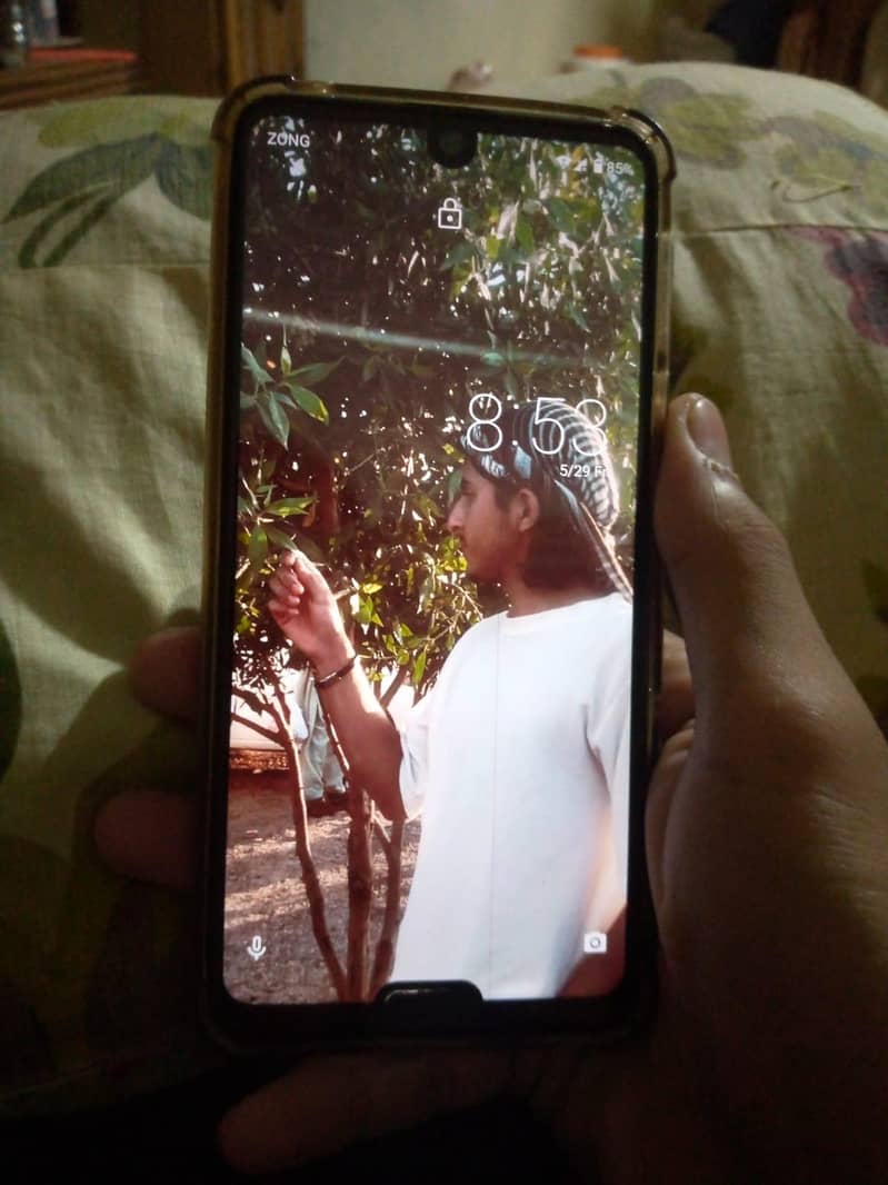 Sharp Aquos R3 5