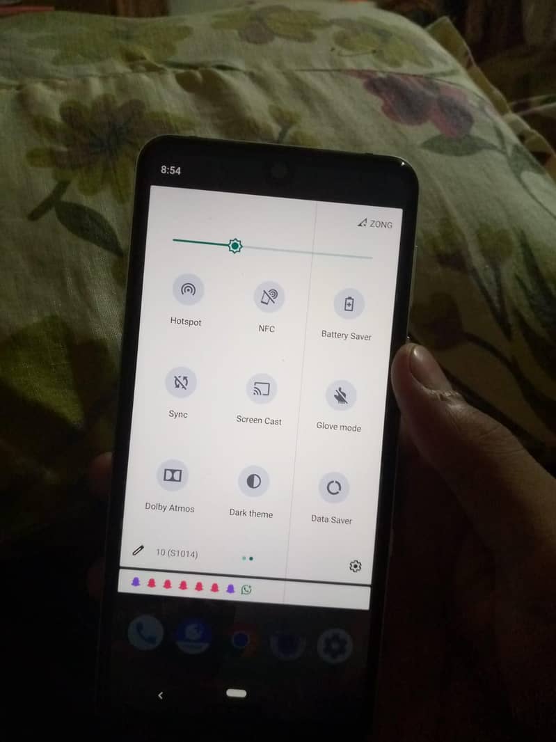 Sharp Aquos R3 6