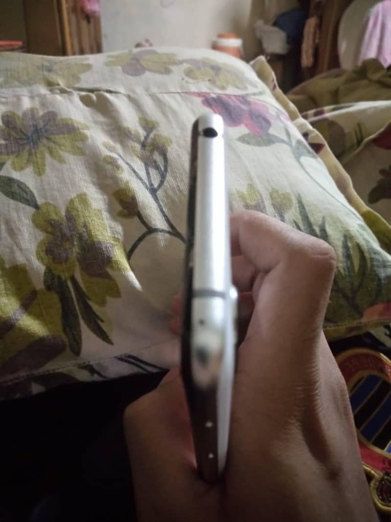 Sharp Aquos R3 7