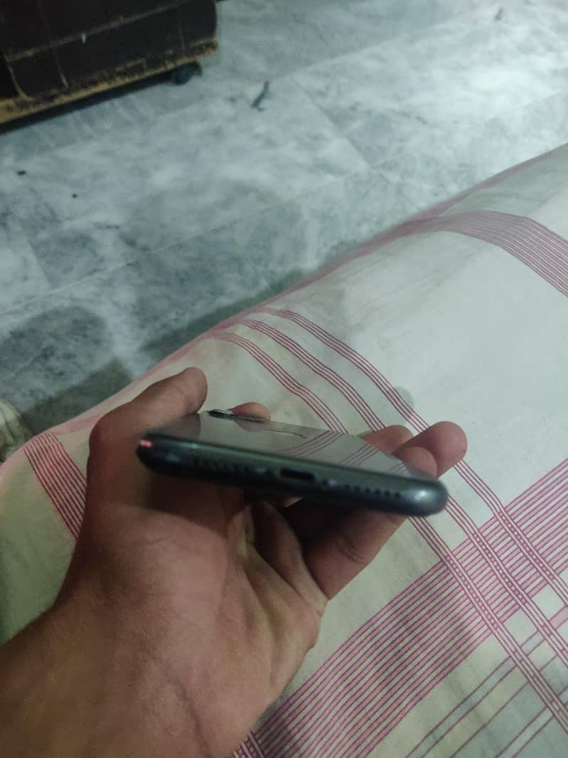 Apple iPhone 11 3