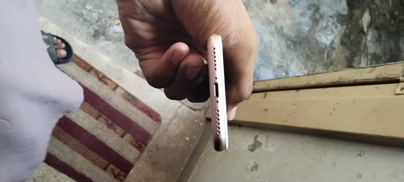 Apple iPhone 8 3