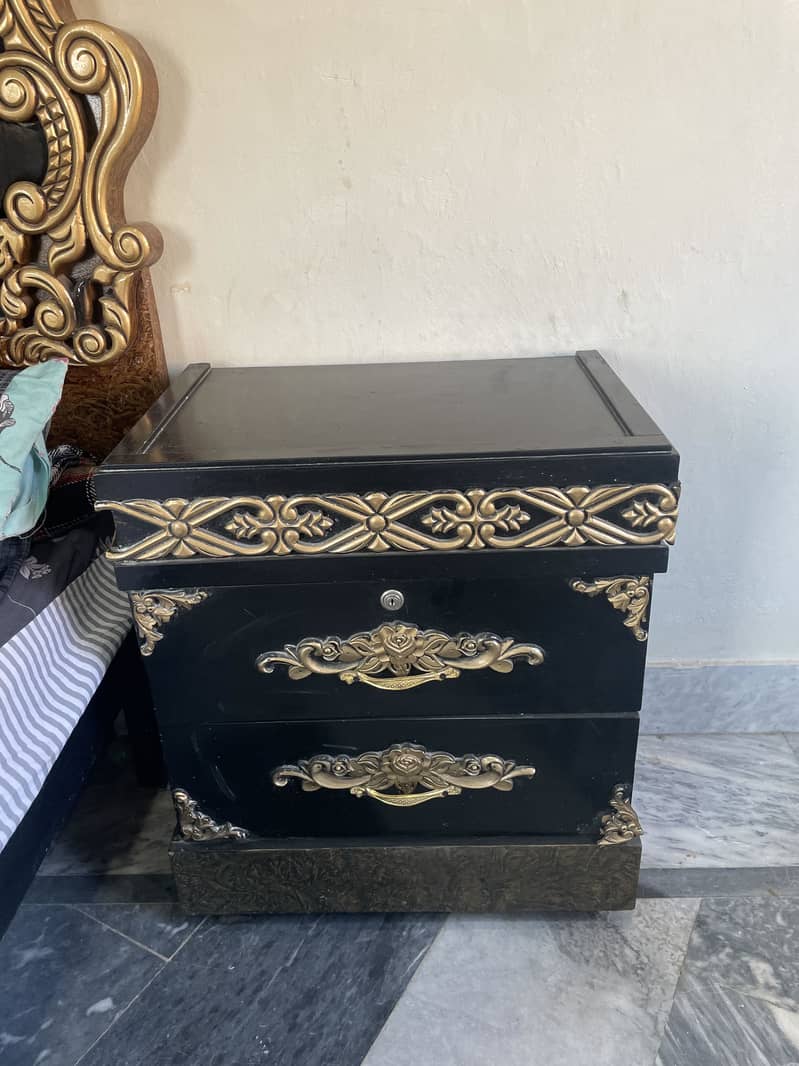 King size bed side table dressing 1