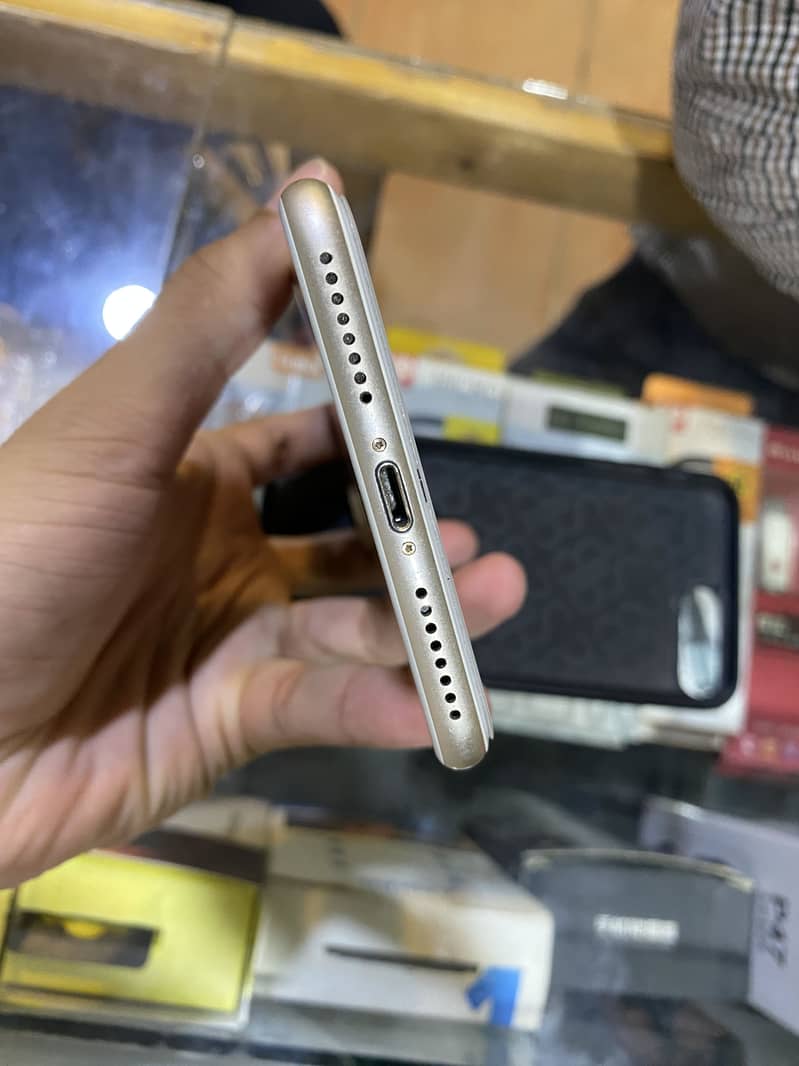 Apple iPhone 7 Plus 1