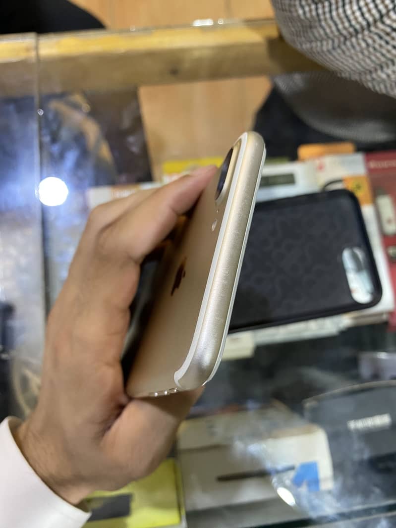 Apple iPhone 7 Plus 2