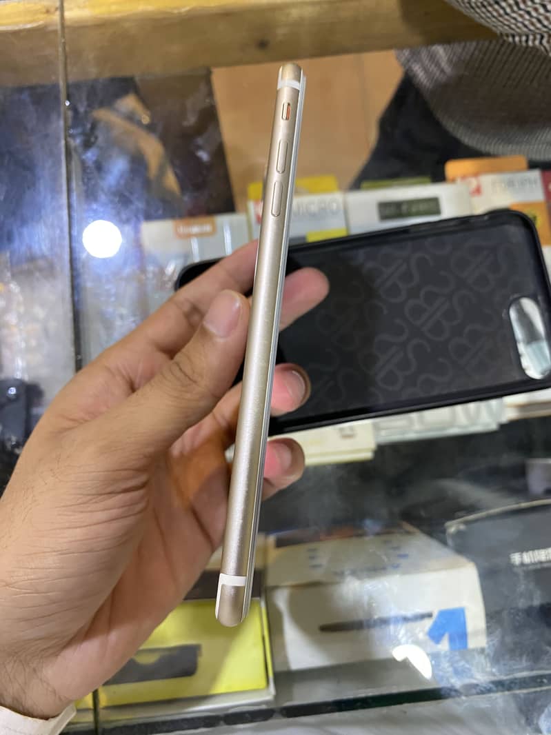 Apple iPhone 7 Plus 3