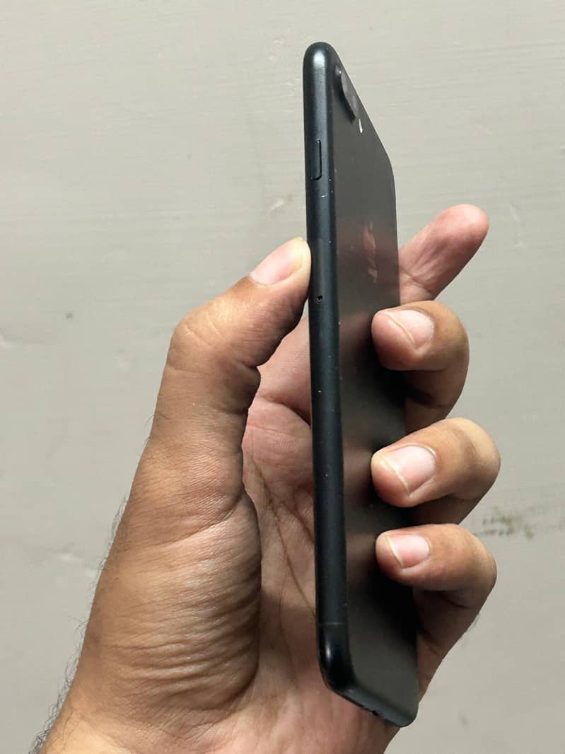 Apple iPhone 7 Plus 3