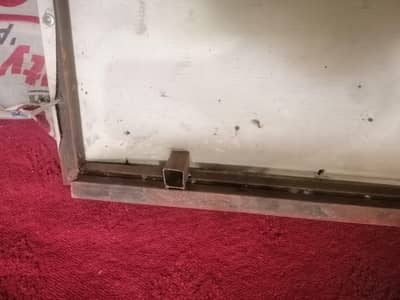 iron frame ha shop k front pe lganay k liye