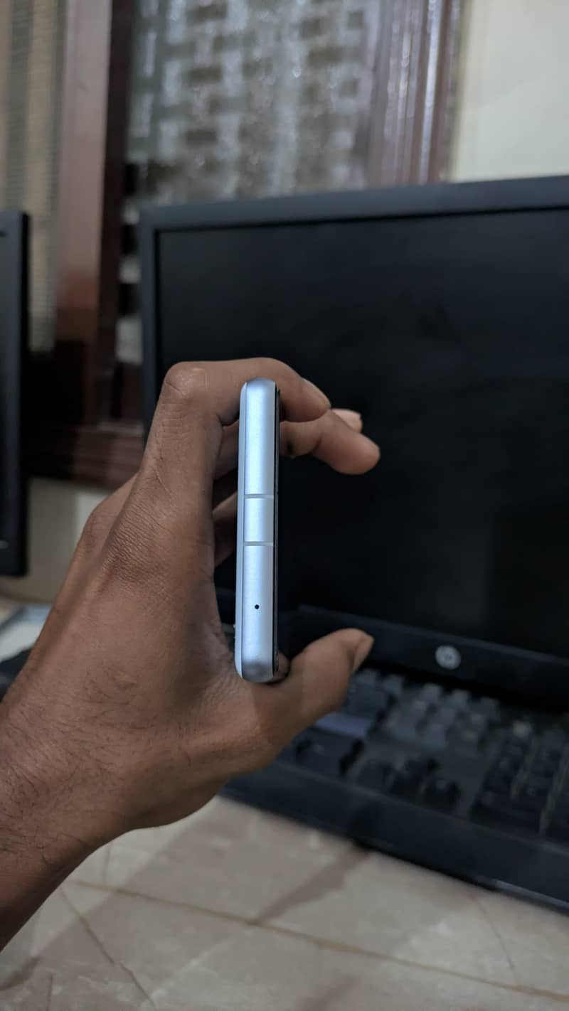 Google Pixel 7a 5