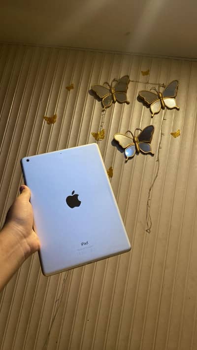 Ipad Air 1 with charger & new cover book