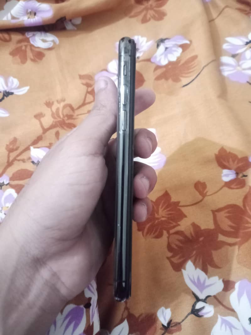 Apple iPhone X 3