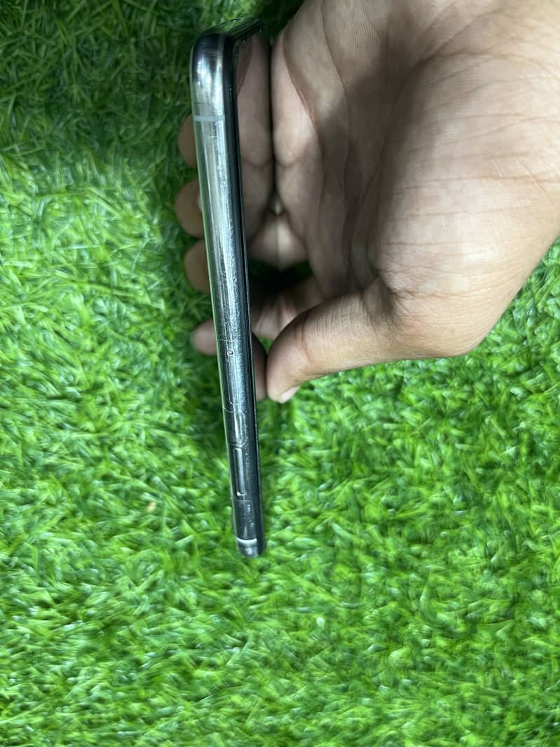 Apple iPhone X 5