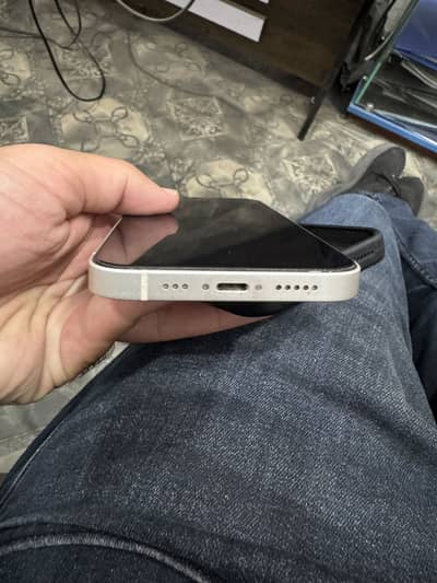 Apple iPhone 13 white colour 10/9.5