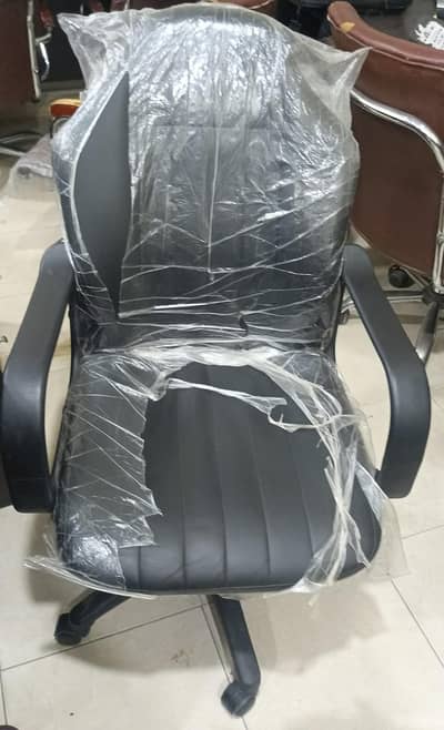 Black Revolving Office Staff Chairs (16 Chairs)