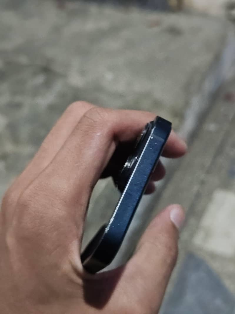 Apple iPhone 13 2