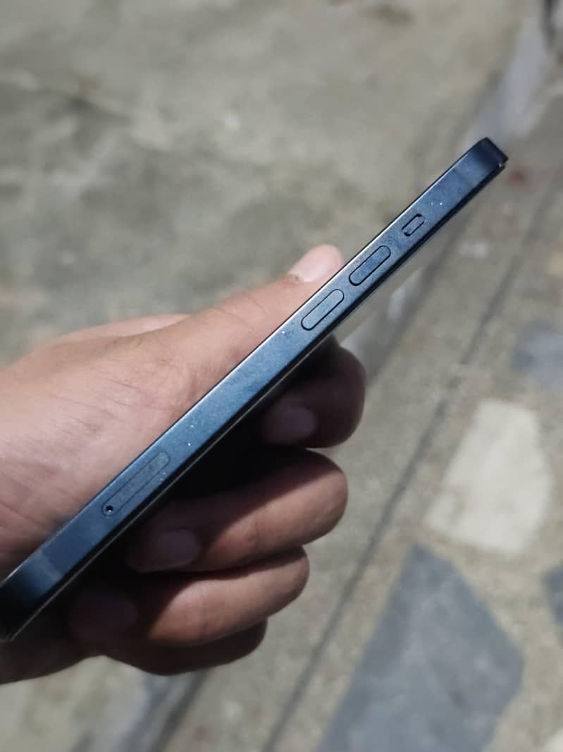 Apple iPhone 13 4