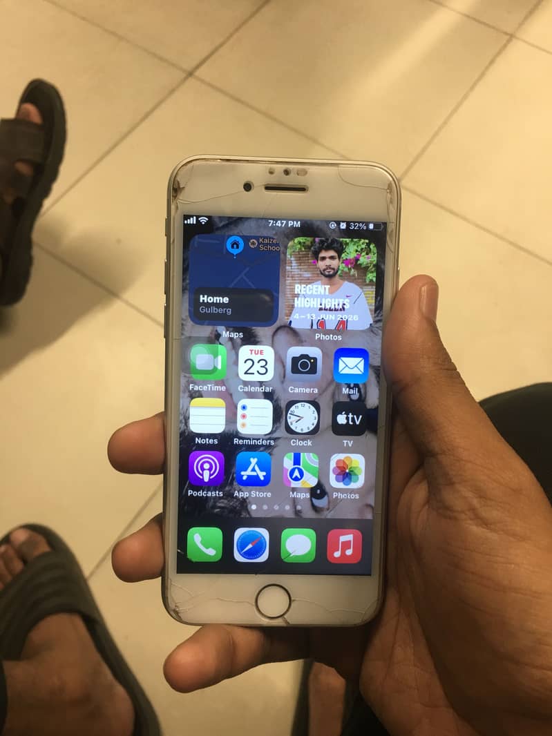 Apple iPhone 7 0