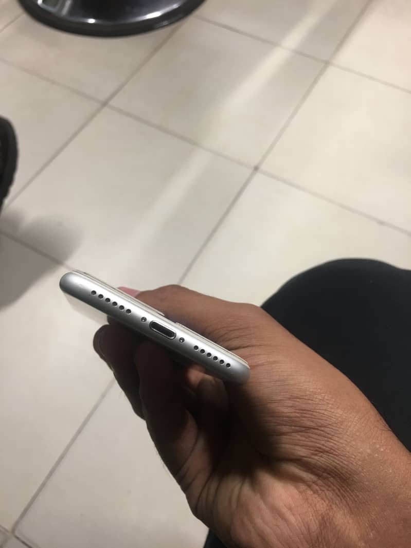 Apple iPhone 7 2