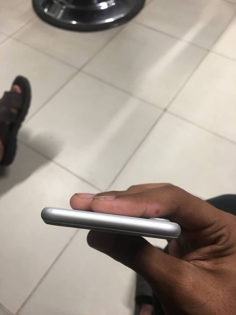 Apple iPhone 7 3