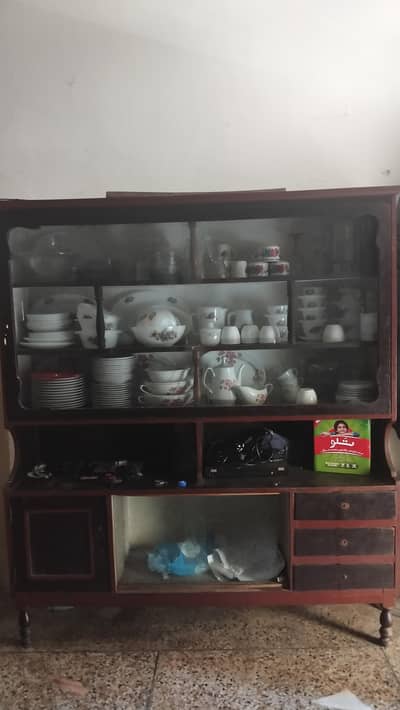 SHOWCASE + DRESSING TABLE